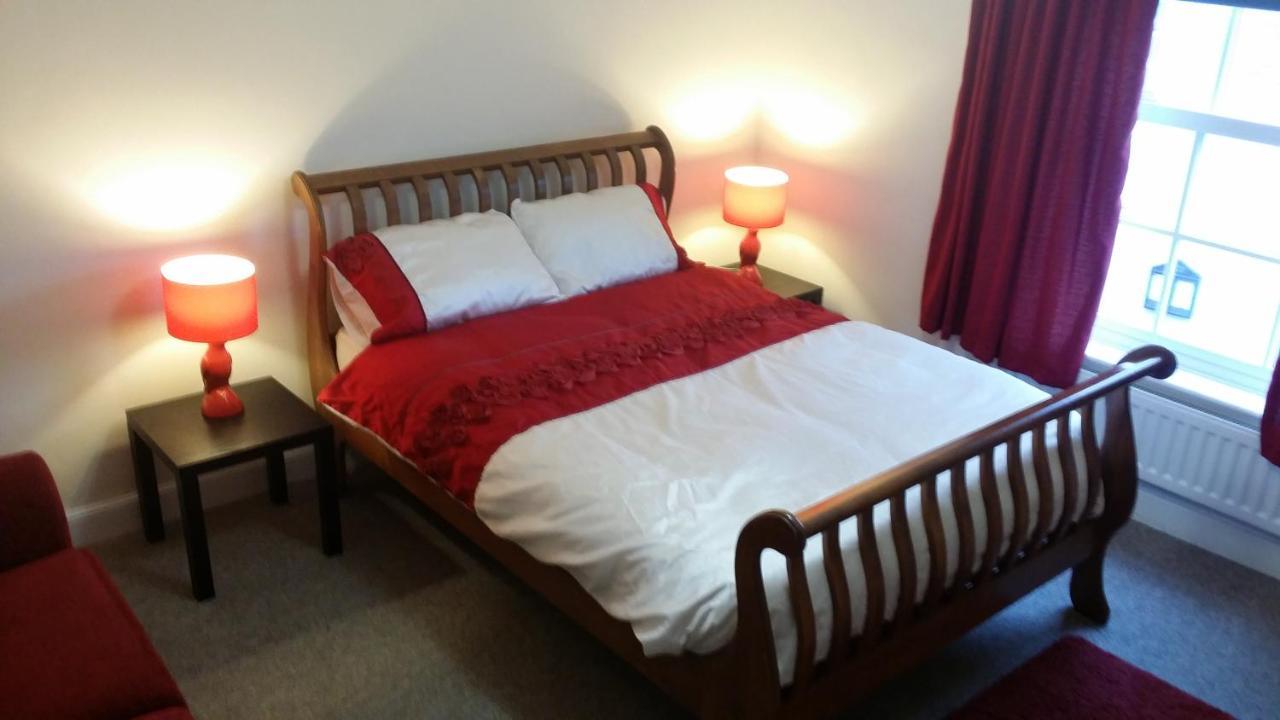 Riverbank Guest House Wiggenhall Saint Germans Exterior photo