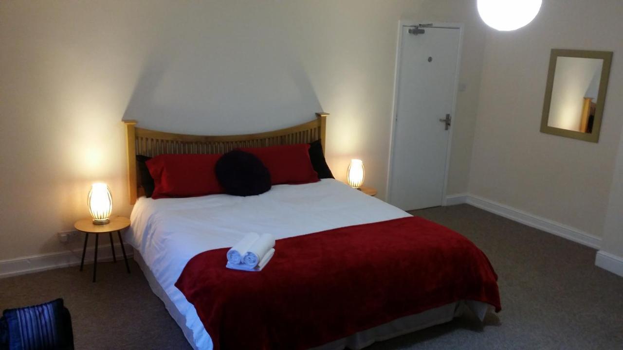 Riverbank Guest House Wiggenhall Saint Germans Exterior photo