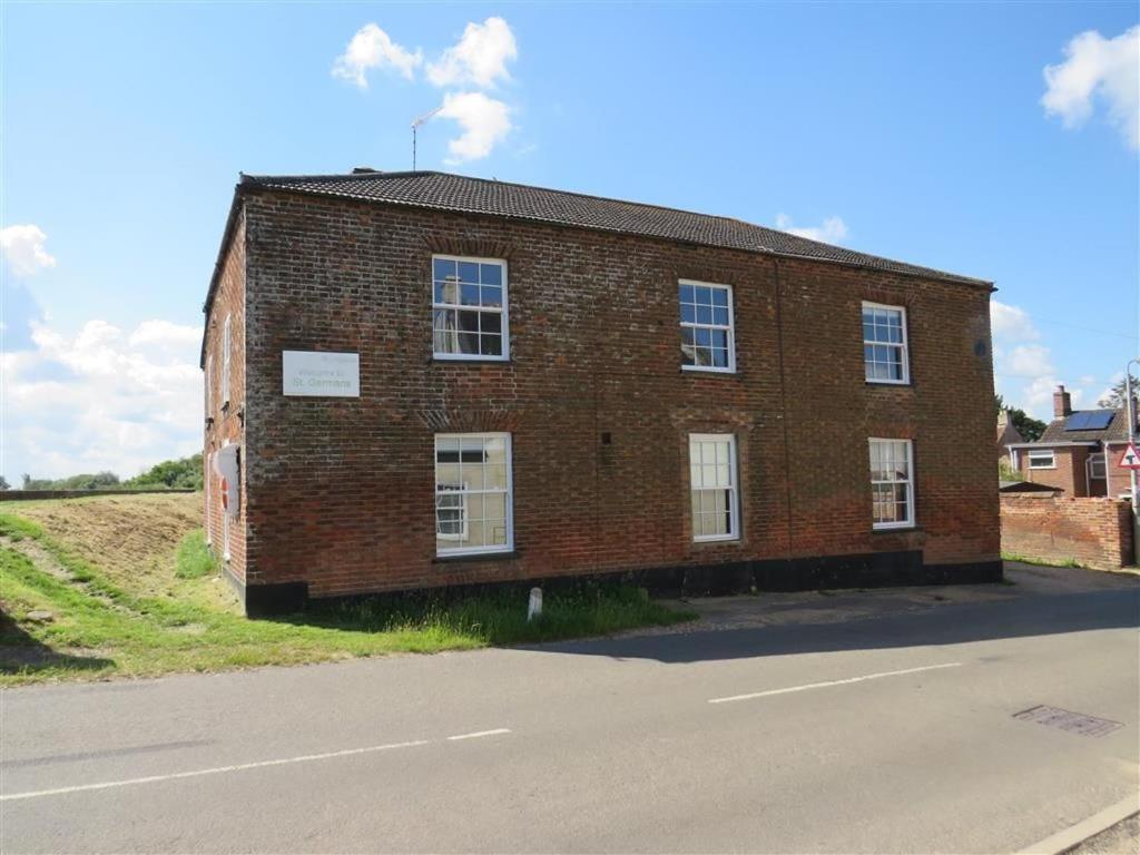 Riverbank Guest House Wiggenhall Saint Germans Exterior photo