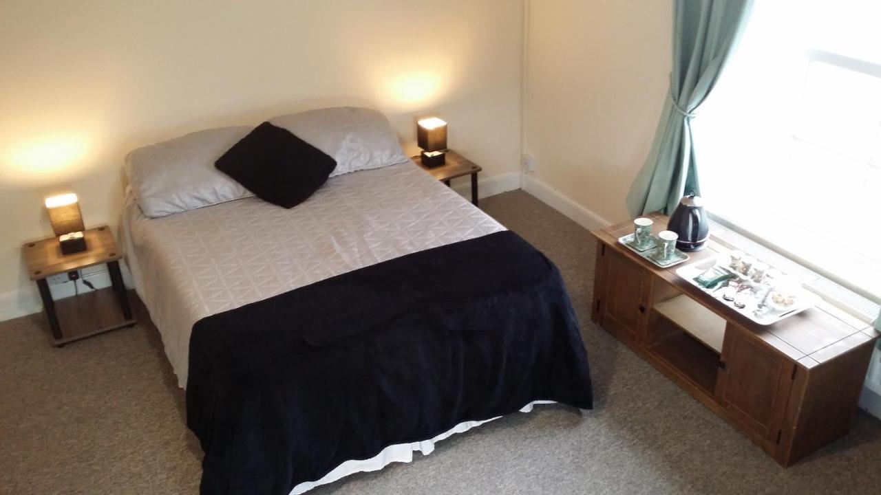 Riverbank Guest House Wiggenhall Saint Germans Exterior photo