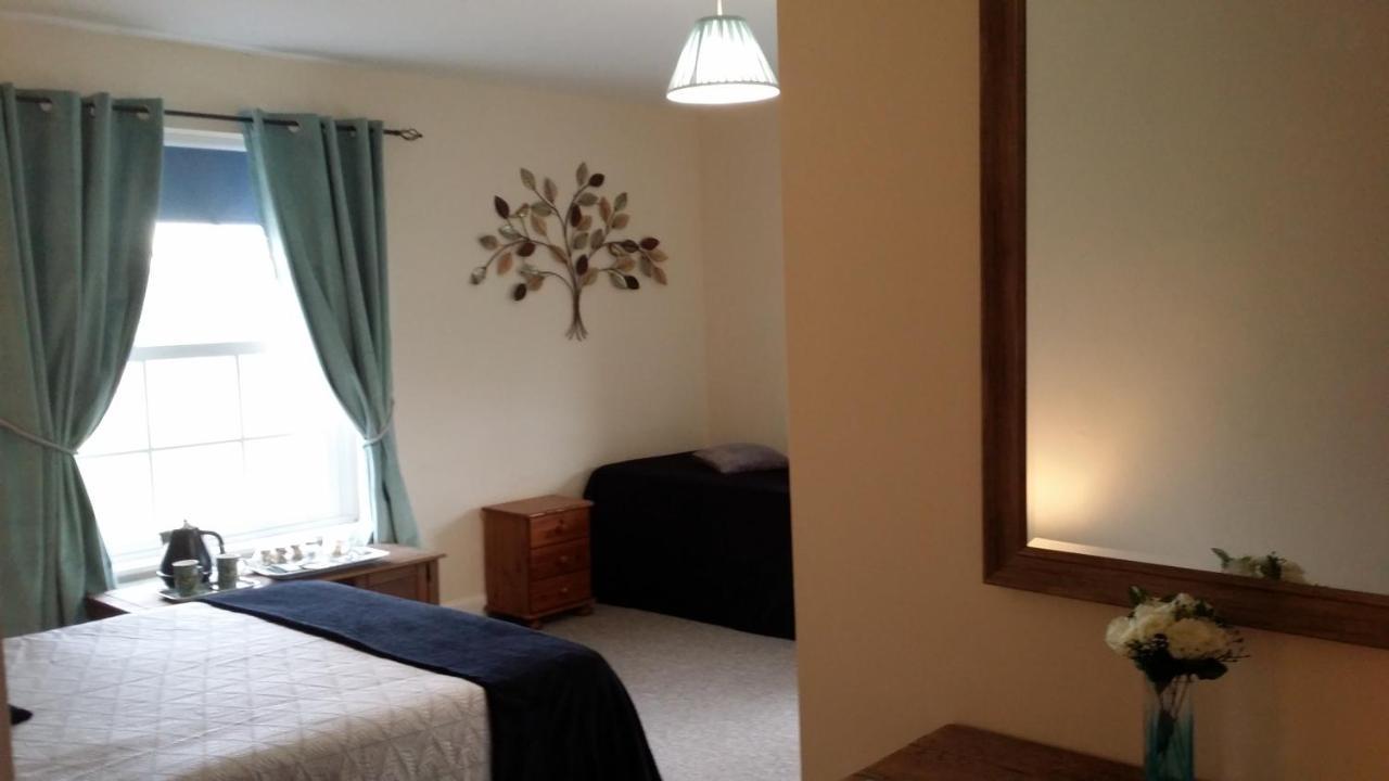 Riverbank Guest House Wiggenhall Saint Germans Exterior photo